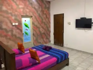 8 Bedrooms Villa House For Rent - Pelawatta