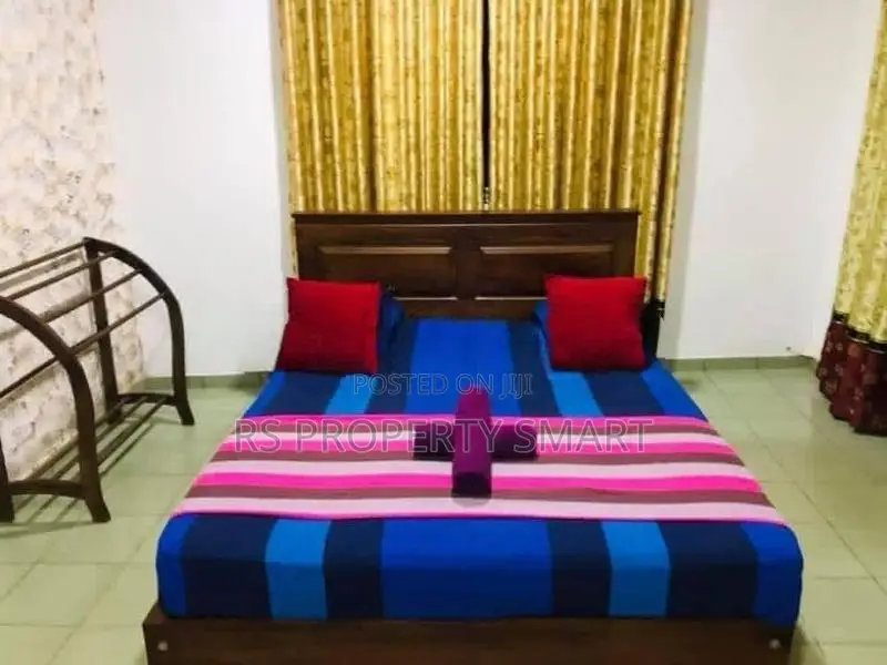 8 Bedrooms Villa House For Rent - Pelawatta