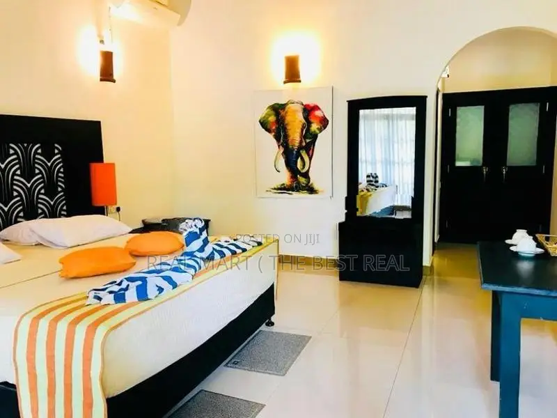 Colombo 3 : 8 A/C BR Fully furnished Luxury Hotel for Rent