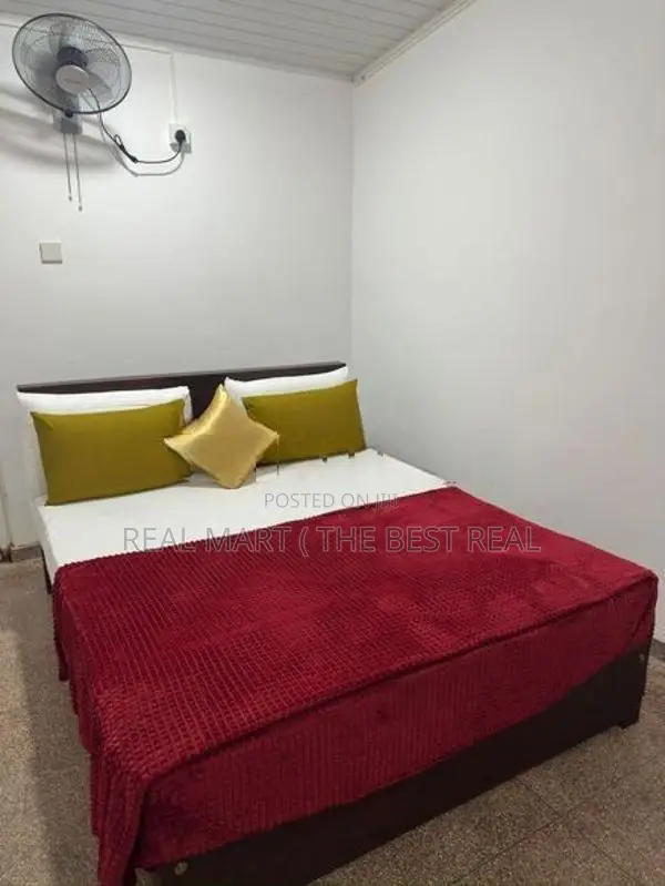 Colombo 8 : 5 A/C bedrooms fully furnished Large Hotel for Rent