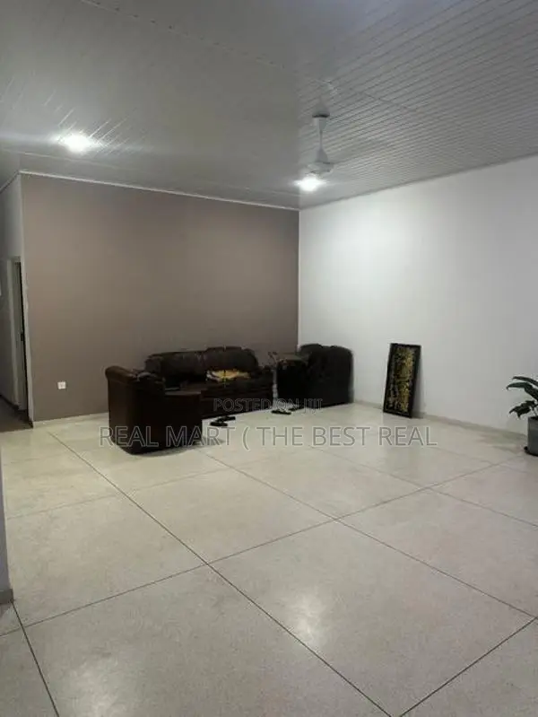 Colombo 8 : 5 A/C bedrooms fully furnished Large Hotel for Rent