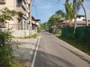 Kudamaduwa, Square Shaped Bare Land With A Parapet Wall - Rent (MG1278