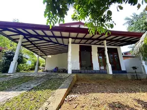 House Built in 16.4 Perches Land Extent - Homagama Ambagashandiya