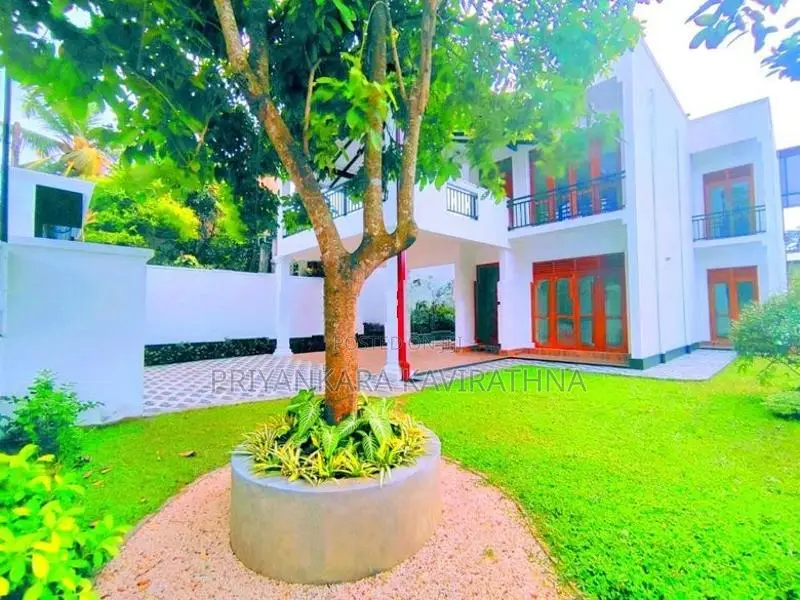 පර්චස් 15 ක සුකෝපබෝගී තෙමහල් නිවස විකිනීමට - කැස්බෑව