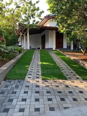 House Built in 16.4 Perches Land Extent - Homagama Ambagashandiya