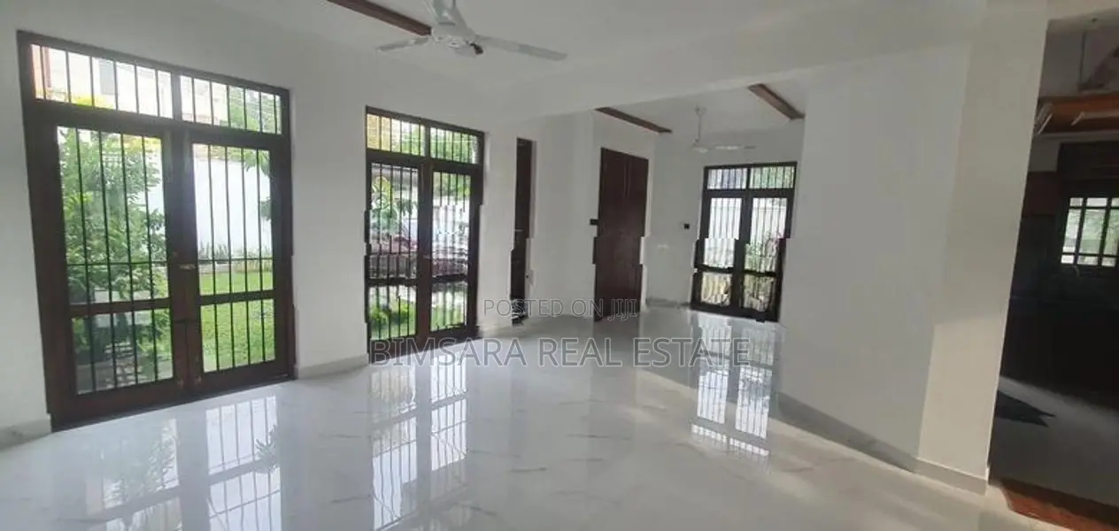 Brand-New 6-Bedroom Modern Residence with Rooftop in Malabe | SH15322