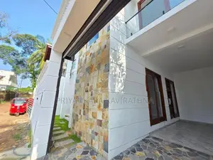 Bricks Walls - 3 Stories Super Quality Mordern House in Piliyandala