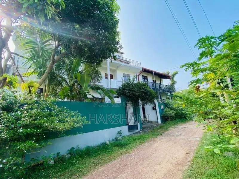 Three Storied Spacious house for Sale close to Piliyandala Bypass Road