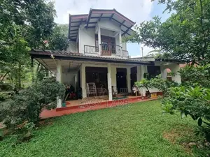 වටිනා දෙමහල් නිවසක් විකිණීමට