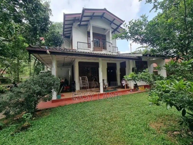 වටිනා දෙමහල් නිවසක් විකිණීමට