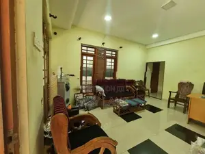වටිනා දෙමහල් නිවසක් විකිණීමට