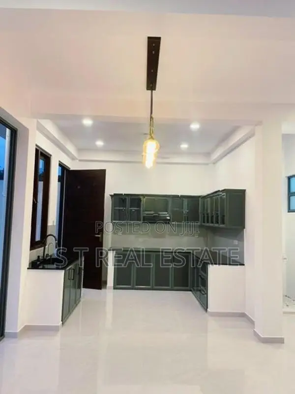 Newly Build Luxury Three Storey House for Sale in Kahathuduwa
