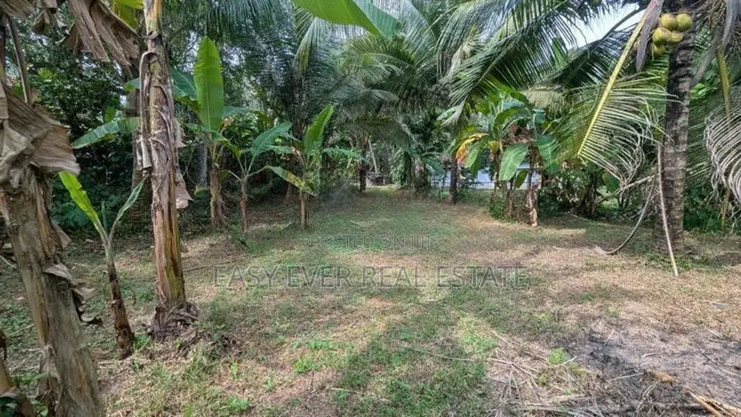 කලගෙඩිහේන කොළඹ ,නුවර මාර්ගයට විනාඩි 10 යි බිම් කොටසක්