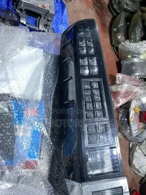 toyota voxy tail light