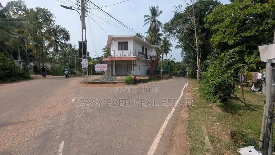 කලගෙඩිහේන කොළඹ ,නුවර මාර්ගයට විනාඩි 10 යි බිම් කොටසක්