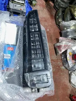 toyota voxy tail light