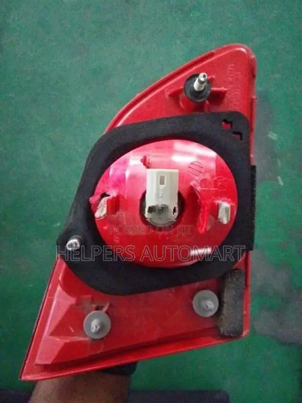 Nissan Sylphy G11 Dicky Door Light (R)