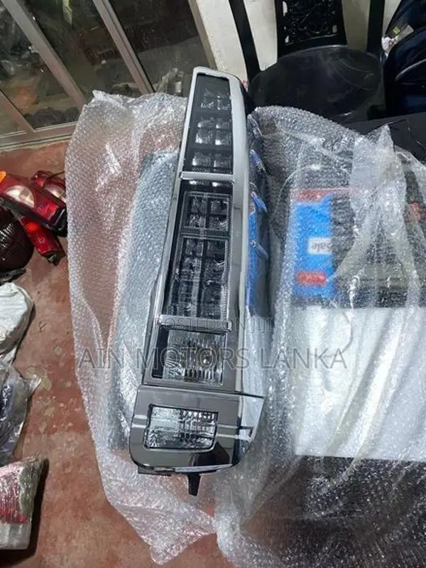 toyota voxy tail light