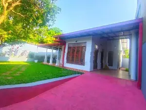 සුපරි පරිසරයක අරලිය උයනේ තනිමහල් නිවසක් විකිනිමට