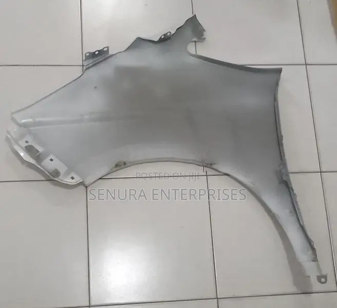 Toyota Noah ZWK80 Fender RH