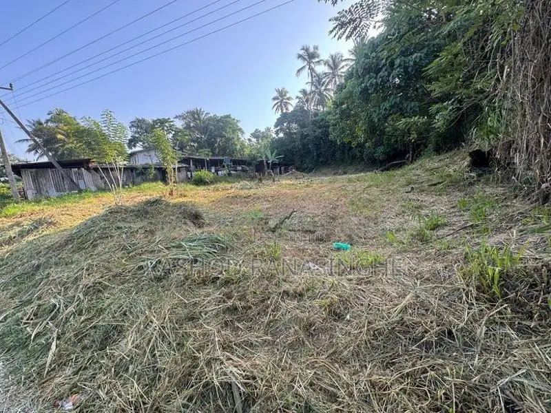 Veyangoda Paththalagedara Land for sale face to highway entrance road