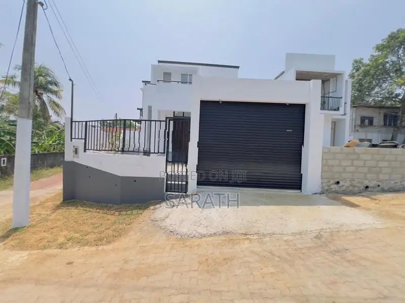 Well build House Sale With Furniture