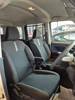 Toyota Roomy Custom GT Turbo 2025