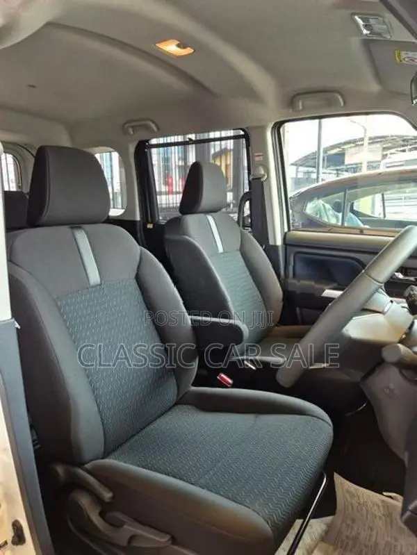 Toyota Roomy Custom GT Turbo 2025