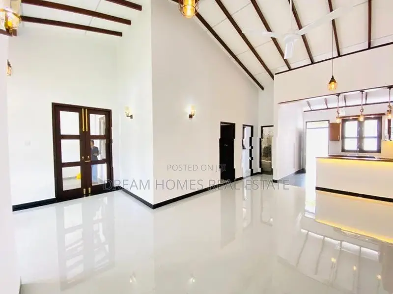 Stylish 3-Bed Residence – Prime Location