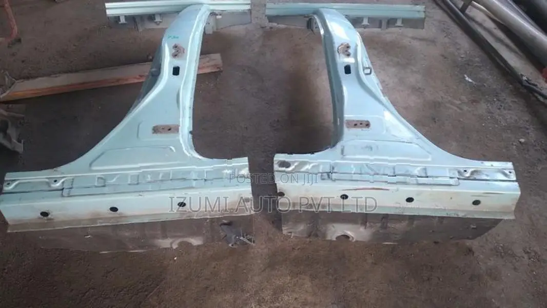 Toyota Prius 30 "H" Middle Posts (L&R)