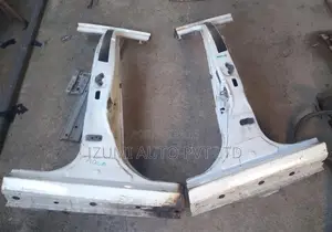 Toyota Aqua "H" Middle post/Left