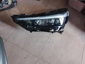 Honda Vezel RV5 Head Light