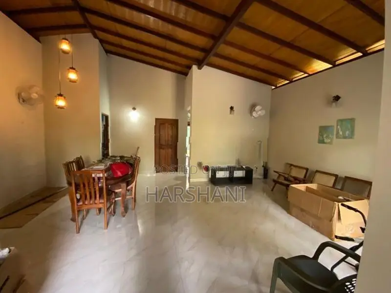 Well Maintained Beautiful House Close to Athurugiriya - Kaduwela Rd