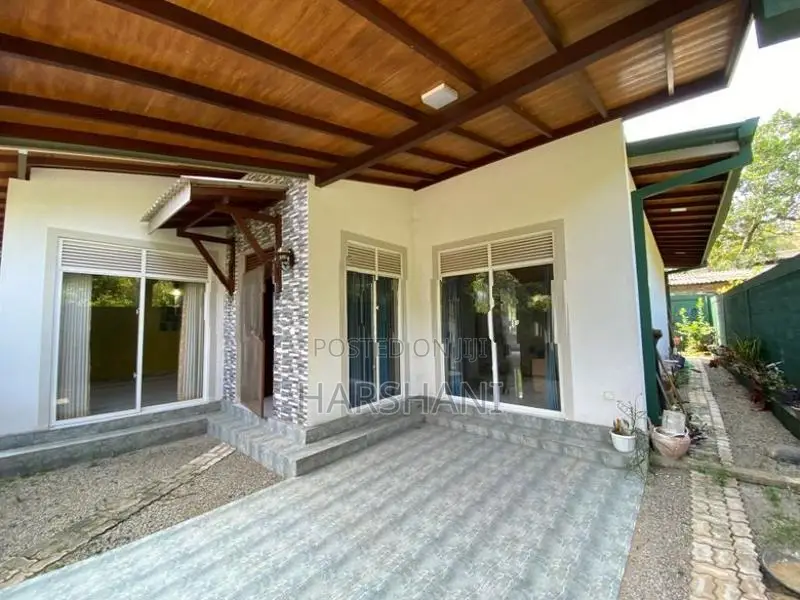 Well Maintained Beautiful House Close to Athurugiriya - Kaduwela Rd