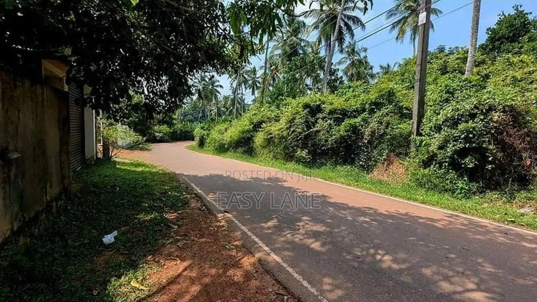 කඩවත මාවරමණ්ඩියෙන් වටිනා ඉඩමක් විකිණීමට