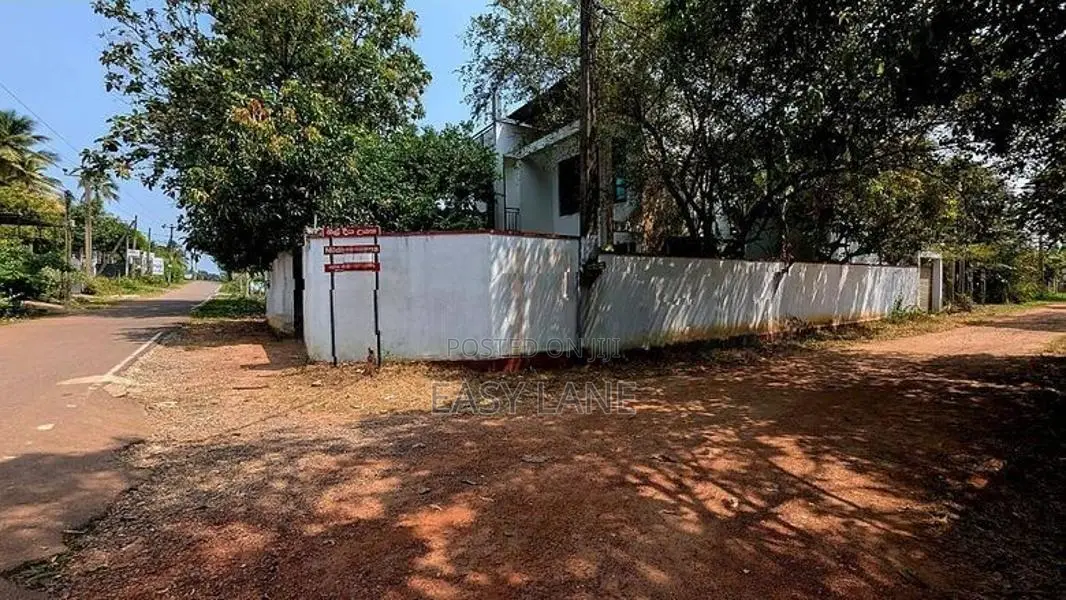 කඩවත මාවරමණ්ඩියෙන් වටිනා ඉඩමක් විකිණීමට