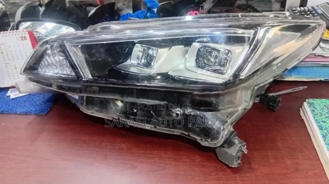 Nissan Leaf Head Light