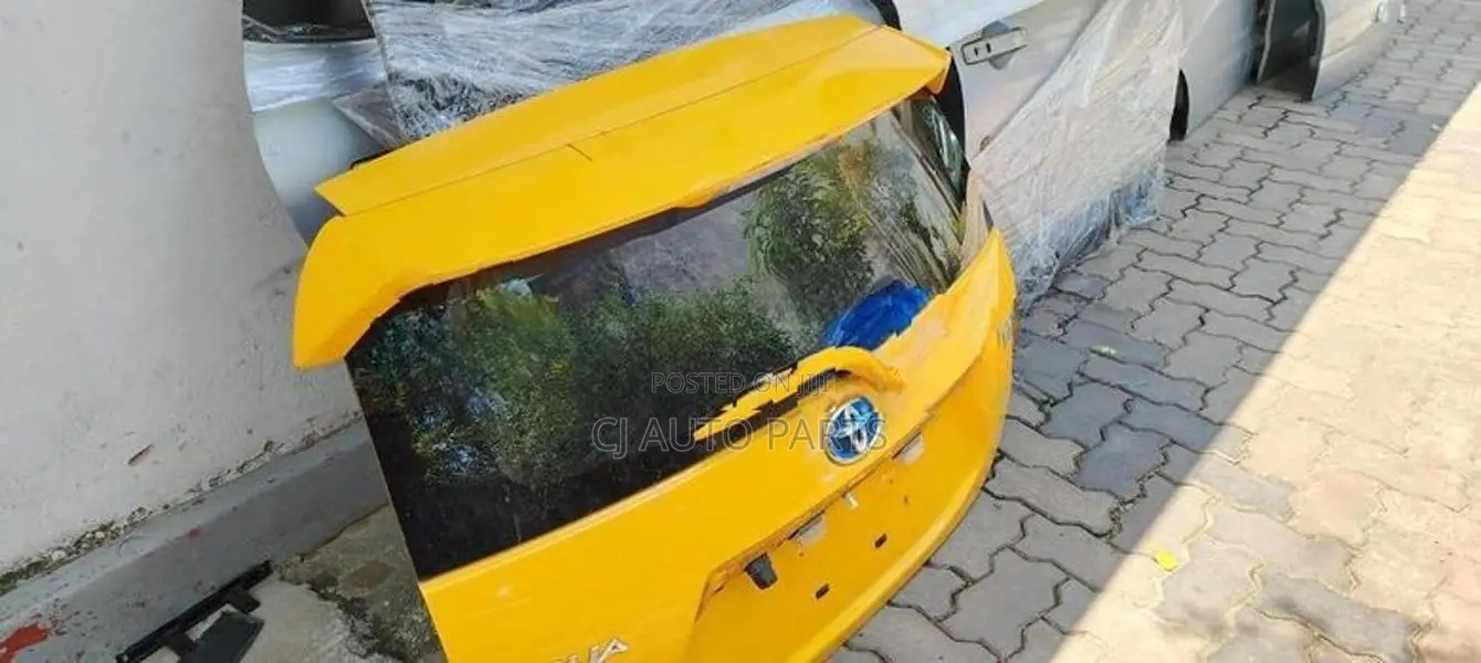 Toyota Aqua Dicky Door Panel