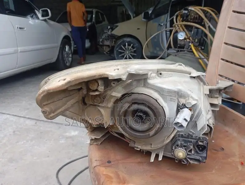 Mercedes Benz C200 Head Light