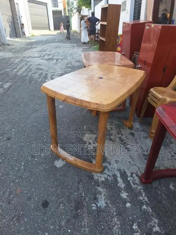 Nippon Plastic Tables
