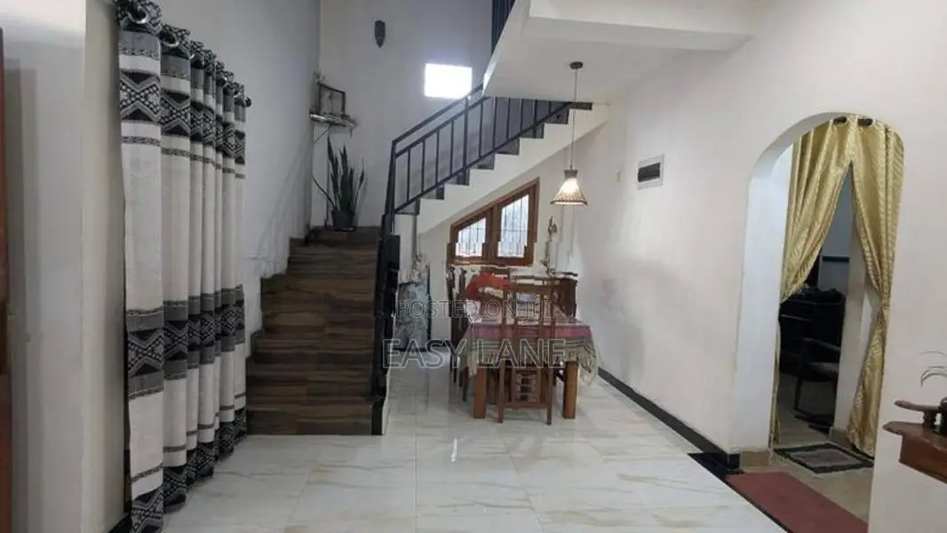 දෙමහල් අංගසම්පූර්ණ නිවසක් කඩුවෙල