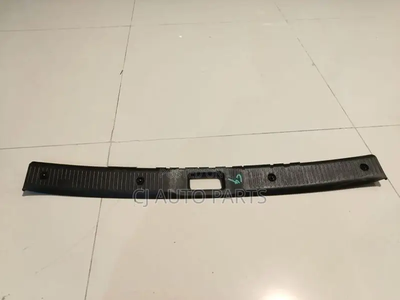Nissan Sunny N16 N17 Bluebird Sylphy Dicky Lock Panel Garnish