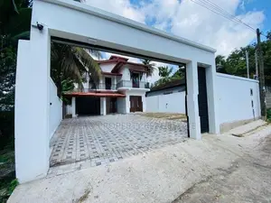 Luxury House for Sale in Athurugiriya