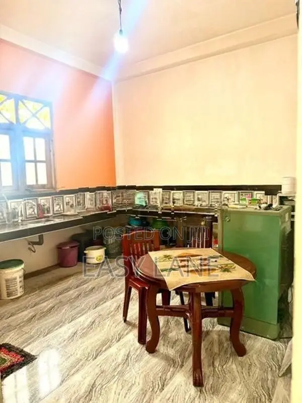 වතුපිටිවල නගරයෙන් දෙමහල් නිවස විකිණීමට