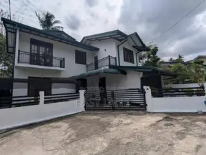 ගම්පහ - බන්ඩාරනයක විද්‍යාලය ලගින්ම දෙමහල් නිවසක් විකිනීමට