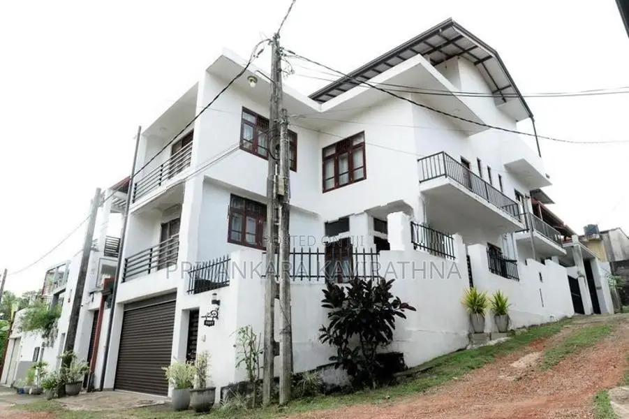Super Quality Mordern 3 Storied House in Pannipitiya