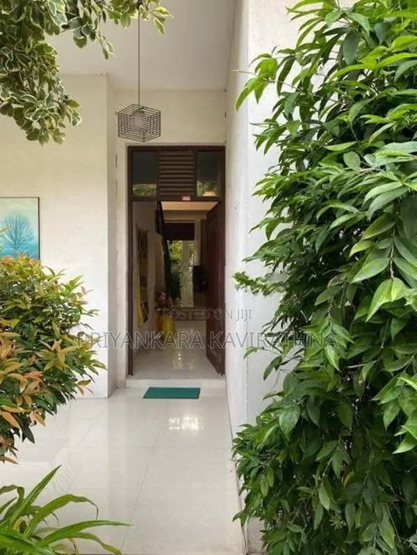 Luxury House For Sale in Angulana