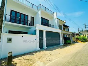 Brand New Solid Super Luxury House-Piliyandala