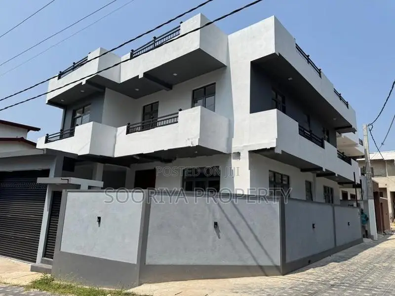 සුඛෝපභෝගී දෙමහල් අලුත්ම නිවසක් විකිණීමට ඇත - Piliyandala