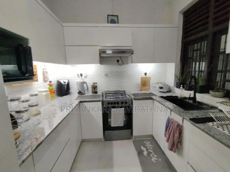 Luxury House For Sale in Boralesgamuwa